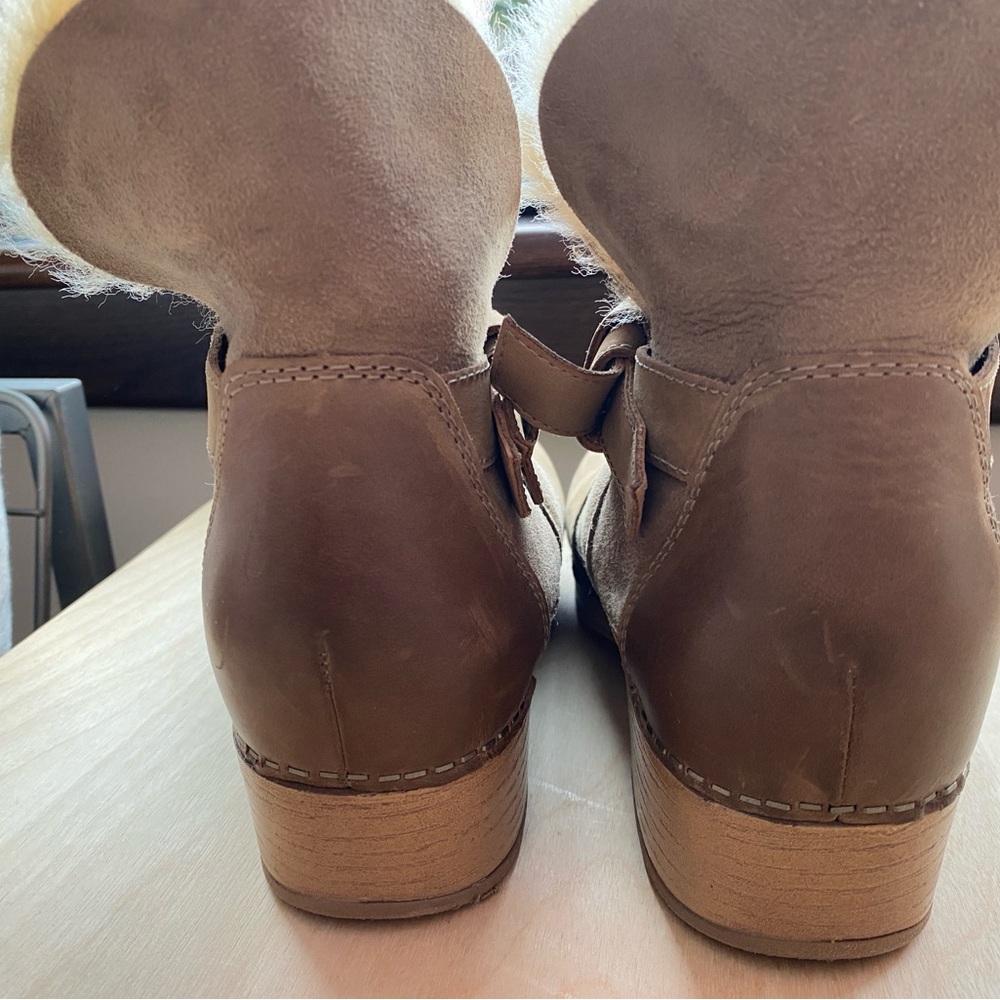 Dansko Tan Leather Mules with Faux Fur Lining - Picture 3 of 5